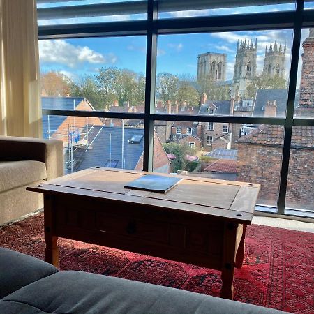 Churchill Two Bedroom Apartments With Free Parking And The Minster View York Zewnętrze zdjęcie