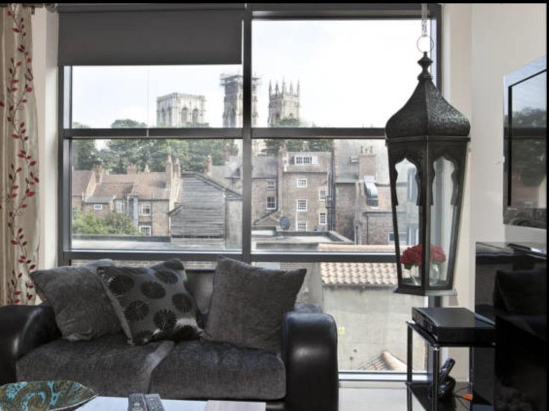 Churchill Two Bedroom Apartments With Free Parking And The Minster View York Zewnętrze zdjęcie