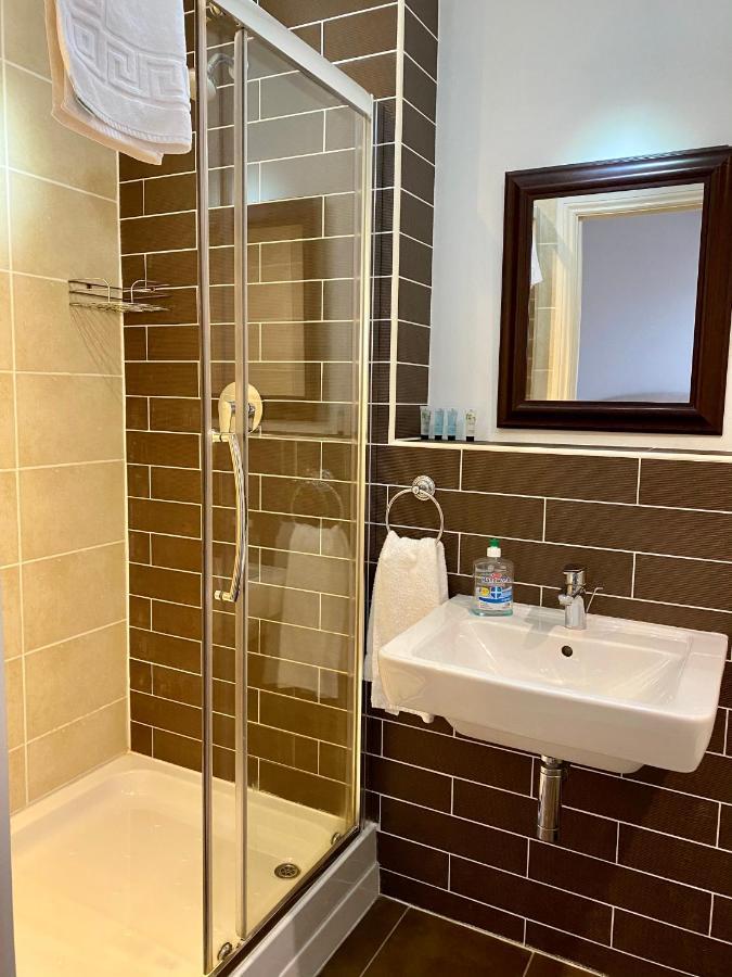 Churchill Two Bedroom Apartments With Free Parking And The Minster View York Zewnętrze zdjęcie
