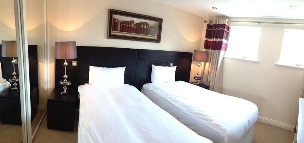 Churchill Two Bedroom Apartments With Free Parking And The Minster View York Zewnętrze zdjęcie